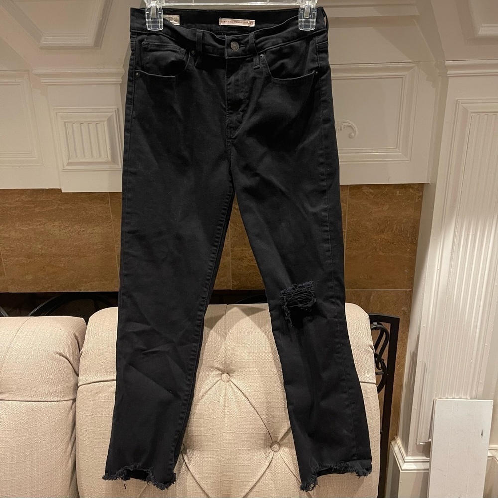 J: Levis Womens 724 High Rise Straight Raw Hem Distressed Knee Black Jeans Sz 28